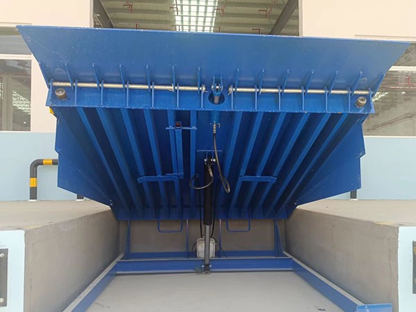 中南国际滑升门及平（píng）台